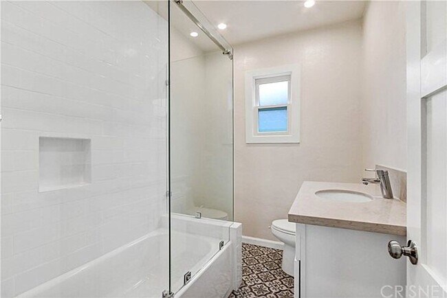 Building Photo - Gorgeous House in Norma Triangle