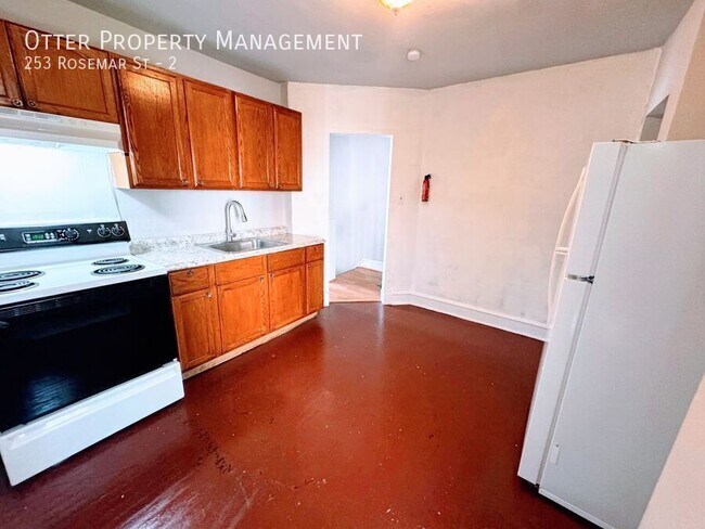 Building Photo - 253 Rosemar St