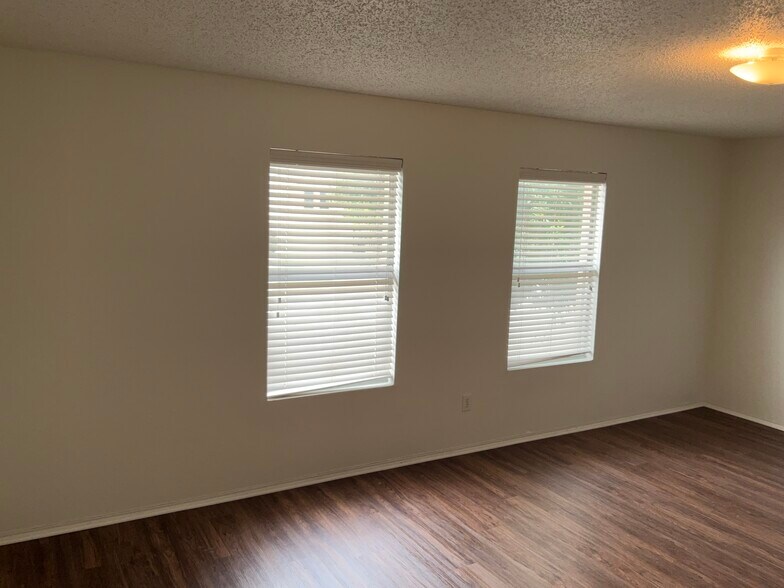 Building Photo - 8724 Hunters Creek Ct