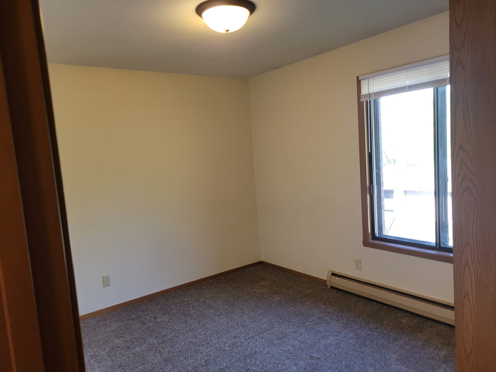Building Photo - 689 Evans St