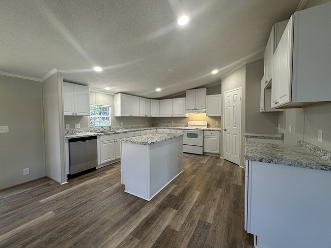 Building Photo - 796 Apple Orchard Rd