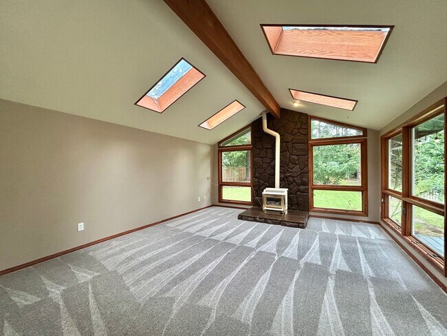 Building Photo - Tranquil Environment: 3 Bed, 1 Bath House