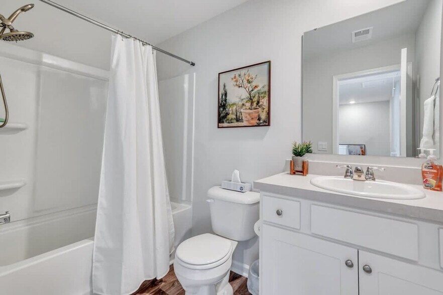 Building Photo - 321 Dogwood Cir