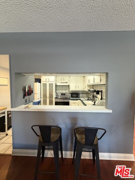 Building Photo - 321 S San Vicente Blvd