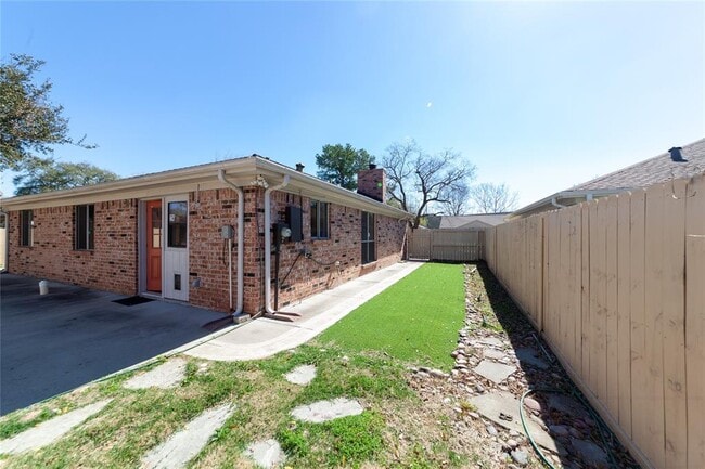 Building Photo - 22538 Market Square Ln