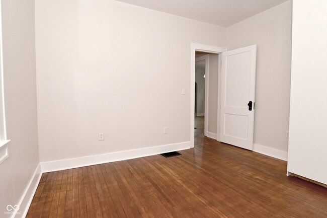 Building Photo - 3928 N Kenwood Ave