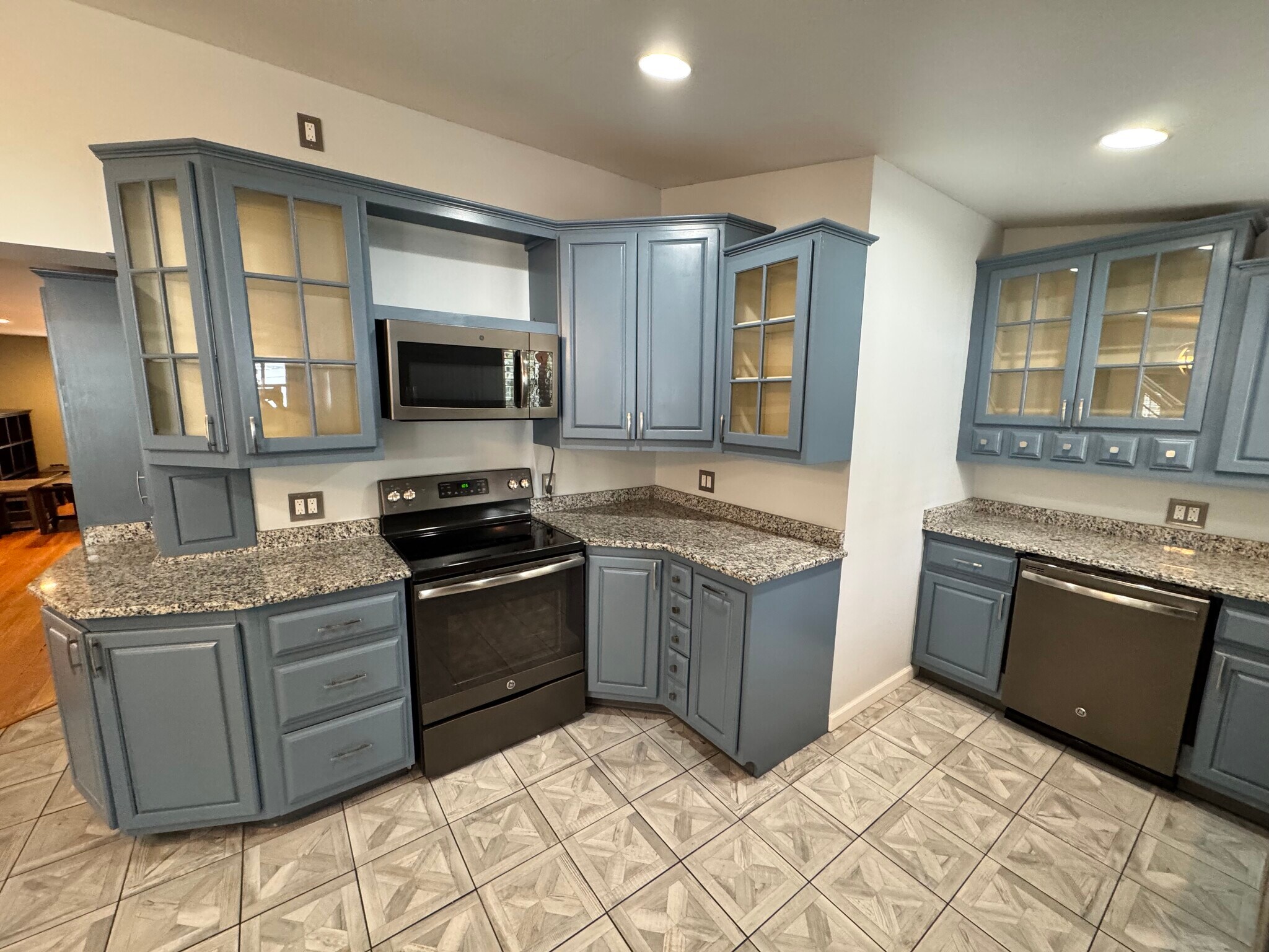 Building Photo - 5 Pearl St