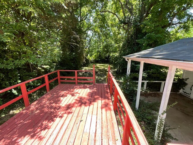 Building Photo - COLLEGE PRE-LEASING