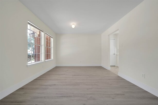 Building Photo - 5303 Bay Pines Dr