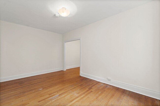 Building Photo - Adams Morgan Condo | Studio | 1 Bath | 300 Sf