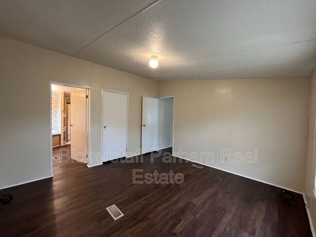 Building Photo - 16 Lake Vista Dr