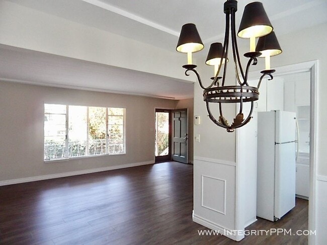 Building Photo - 5057 Marlborough Dr