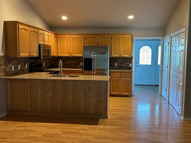 Building Photo - 2225 James Cir