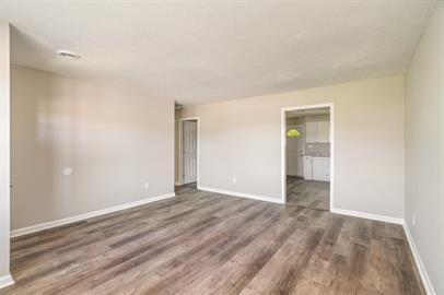 Building Photo - 103 Raintree Ln