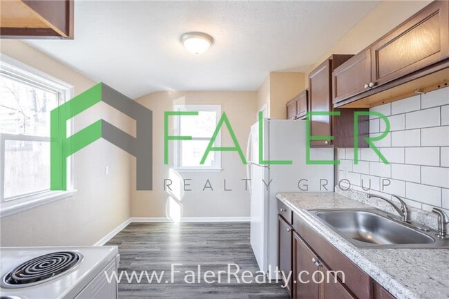 Building Photo - Adorable 2-Bedroom Bungalow