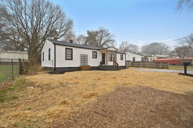 Building Photo - Downtown Greenville Market- Fully Renovate...