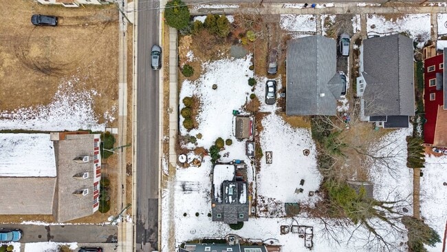 Building Photo - 264 Lake St