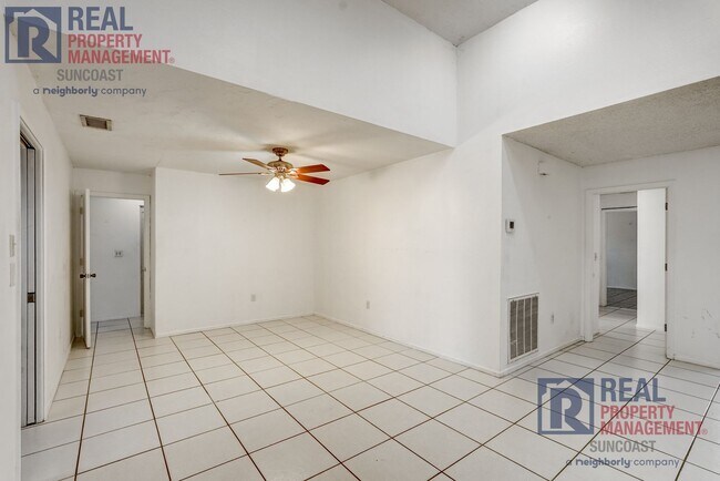 Building Photo - 1370 Palmwood Dr