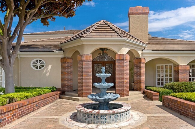 Building Photo - 6 South Peak