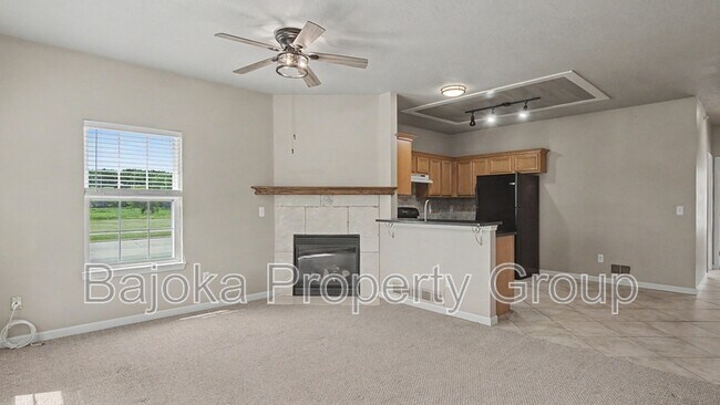 Building Photo - 43018 Burlington Dr