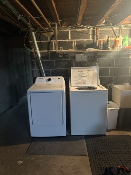 private washer/dryer - 112 Fairfield Ln