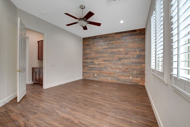 Building Photo - Anthem country Club Golf Community Beauty