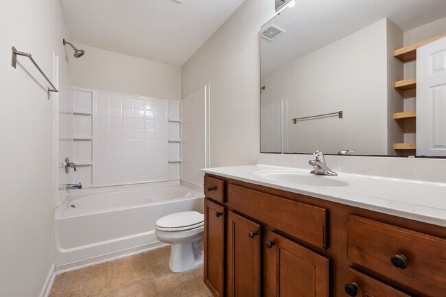 Building Photo - 2be / 2.5ba Townhome Near Hope Valley Farms!
