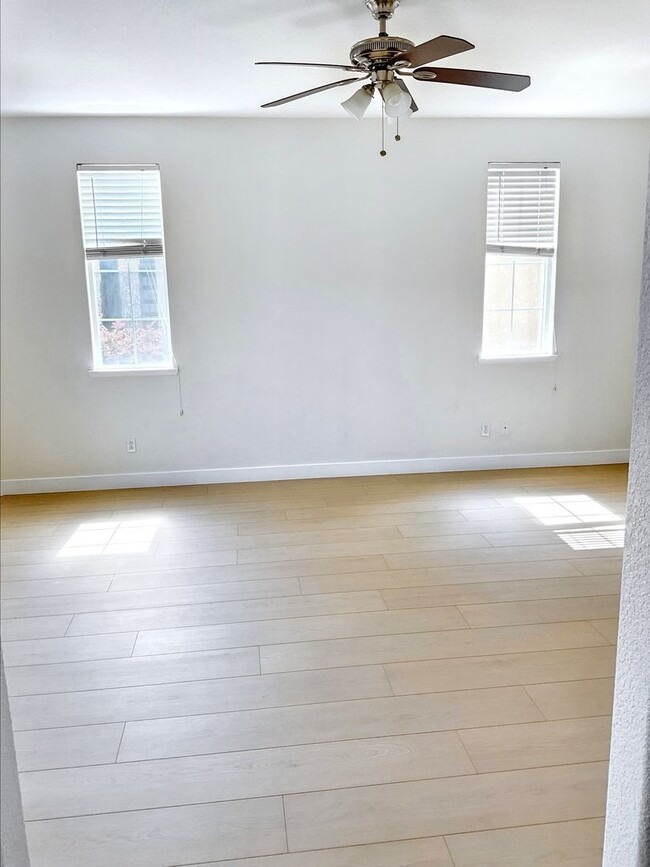 Building Photo - Stunning Newly Remodeled 4-Bed, 3-Bath Hom...