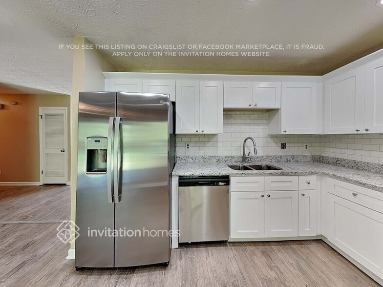 Building Photo - 2463 Mistletoe Ln SW