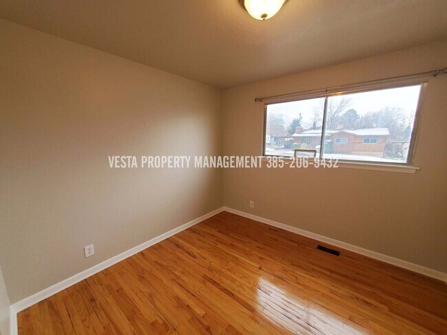 Building Photo - 1380 3rd St