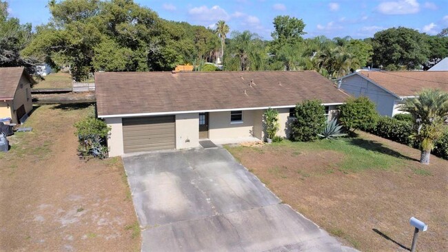 Building Photo - 124 Lakeview Dr