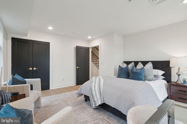 Building Photo - 7519 Ridge Ave