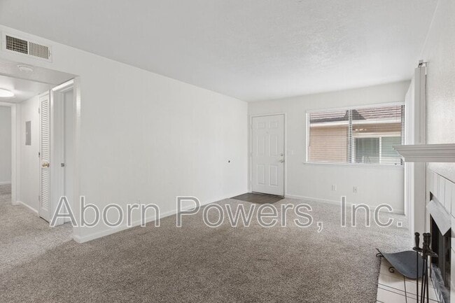 Building Photo - 2529 Greenwood Ln