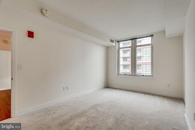 Building Photo - 155 Potomac Passage