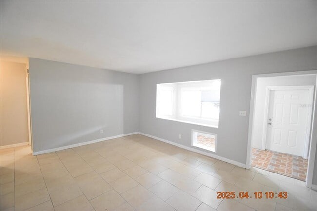 Building Photo - 400 S Comet Ave