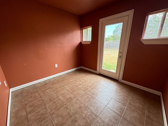 Building Photo - 3610 Fox Glove Ln