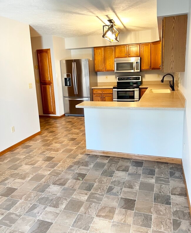 Building Photo - 1129 Golf Ct