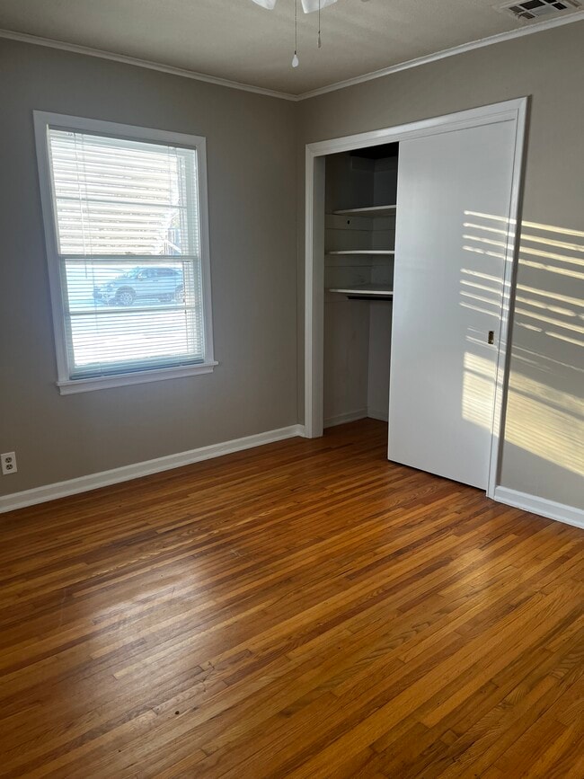 Building Photo - 3505 S Knoxville Ave