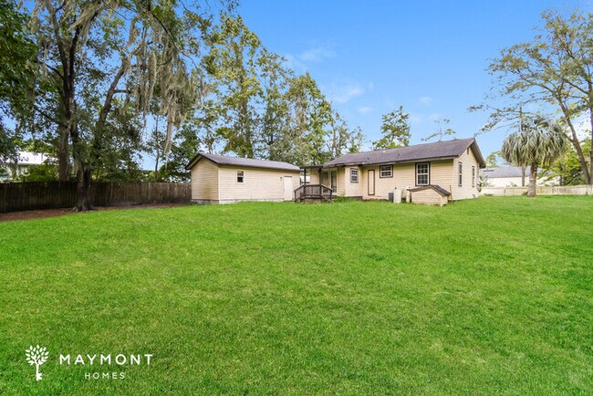 Building Photo - Peaceful 2-Bed Gem with Spacious Yard in J...