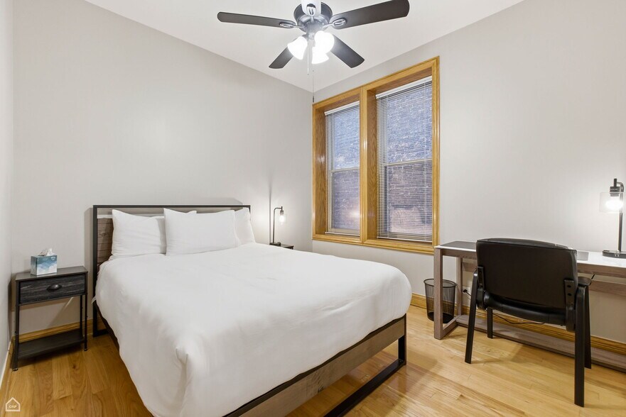 Building Photo - 1353 S California Ave