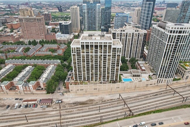 Building Photo - 1335 S Prairie Ave