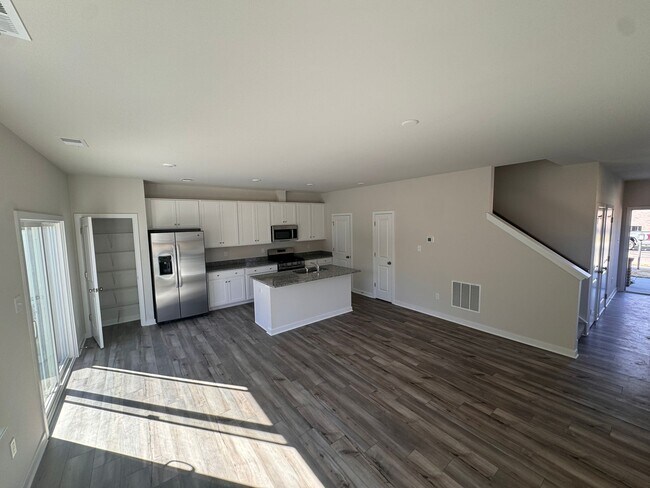 Building Photo - 6007 Crosswinds Blvd