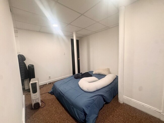 Building Photo - 384 Riverway