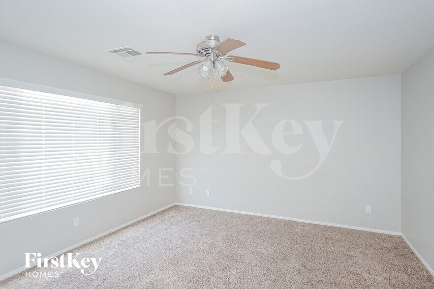 Building Photo - 5333 N Carlsbad Heights St