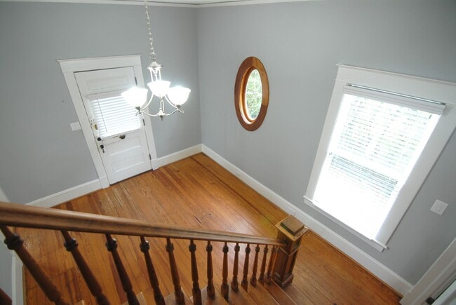 Building Photo - Charming Historical Renovated 3 bedroom 2 ...