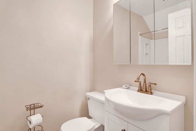 Building Photo - One Bedroom Condo with Loft, One-car Garag...