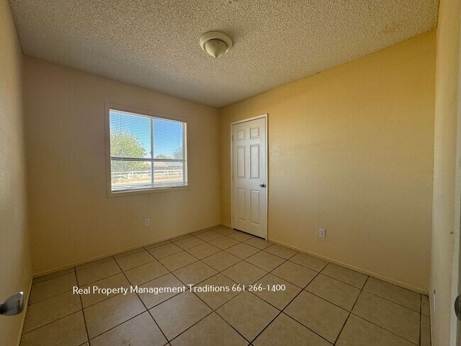 Building Photo - Cozy 3 Bed, 1 Bath