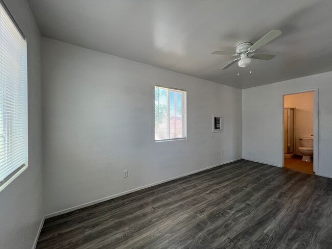 Building Photo - 1 Bedroom 1 Bathroom House with Fenced Yard+