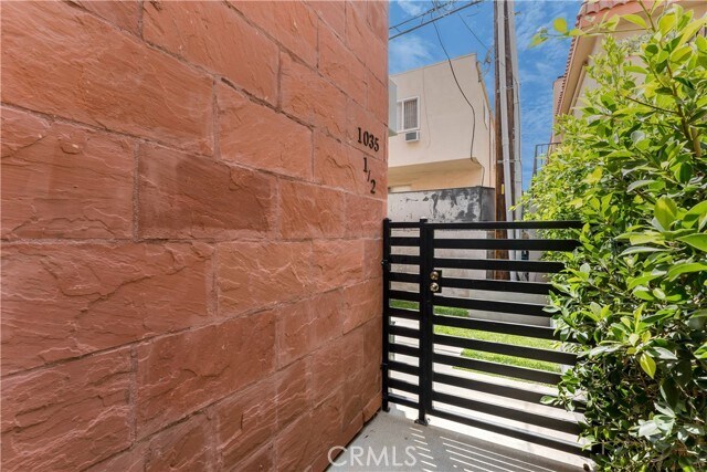 Building Photo - 1035 N Vista St