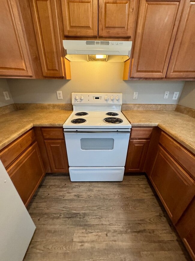 Building Photo - 2 Story Town Home - Near USAA-UTSA-Medical Center